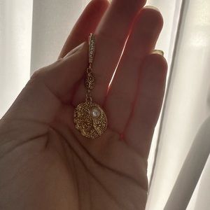 Brand new earrings never been worn.